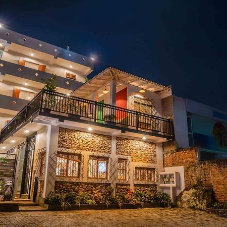 Brixia Cafe & Guest Bed & Breakfast กอลล์ ภายนอก รูปภาพ