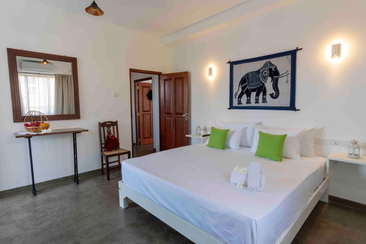 Brixia Cafe & Guest Bed & Breakfast กอลล์ ภายนอก รูปภาพ